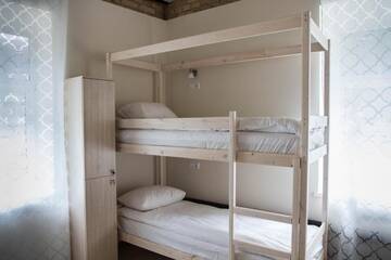Фото номера Кровать в общем 6-местном номере Хостелы Hostel GOSteam г. Гродно 9