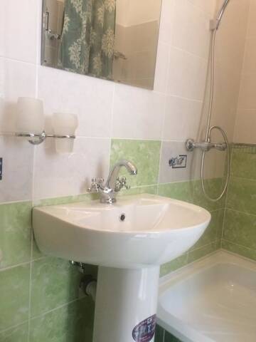 Фото номера Cемейный номер с собственной ванной комнатой Хостелы Hostel Old Bridge г. Гродно 3